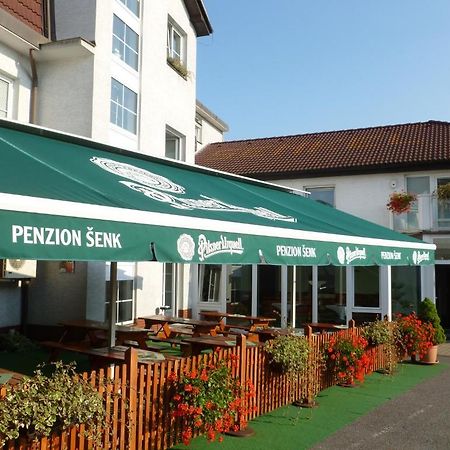 Penzion Senk Pardubice Bagian luar foto