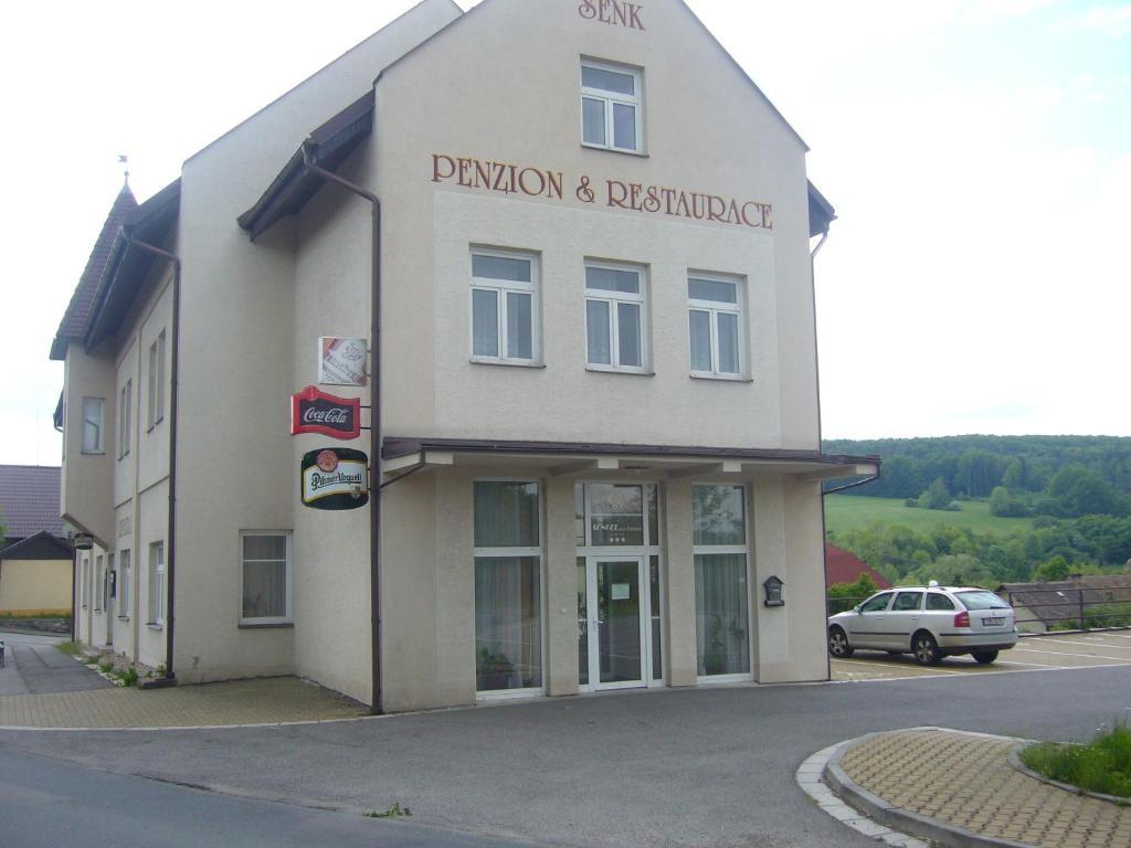 Penzion Senk Pardubice Bagian luar foto